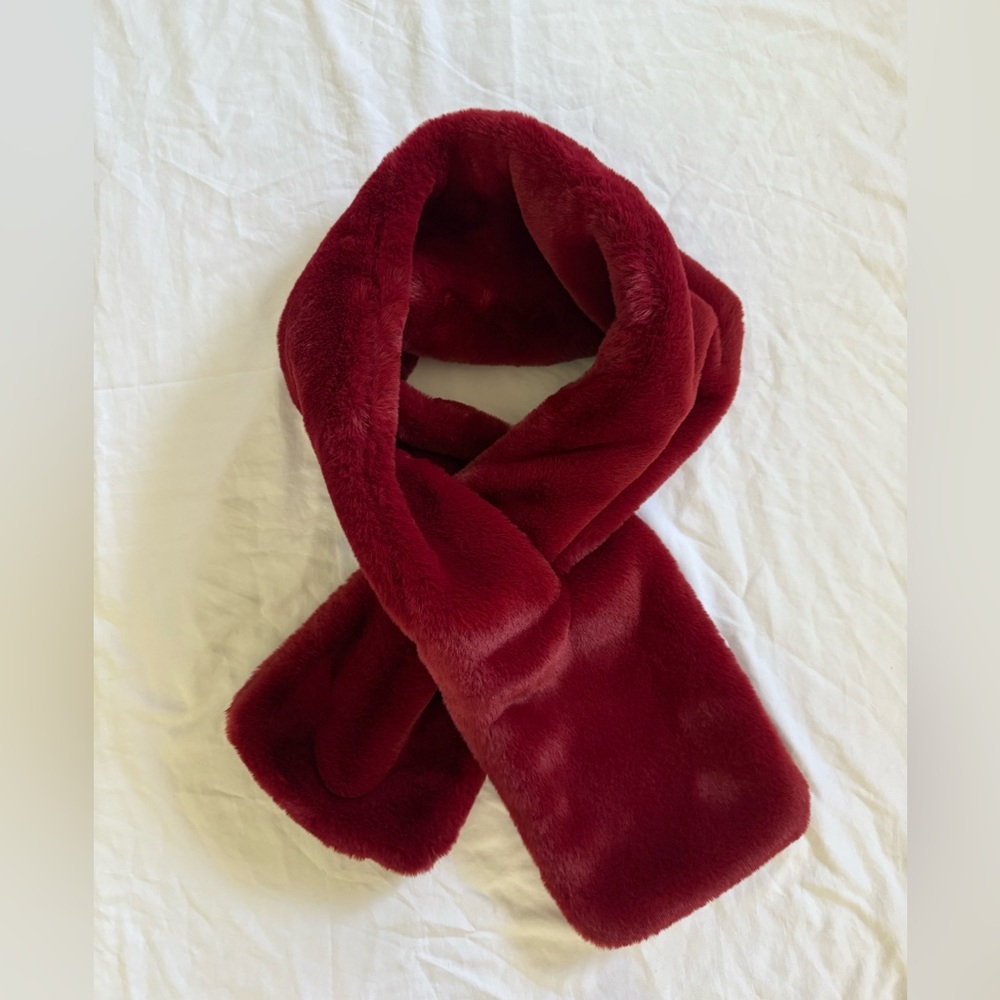 Banana Republic NWOT Plush Faux Fur Glamor Magenta scarf old money retro luxury